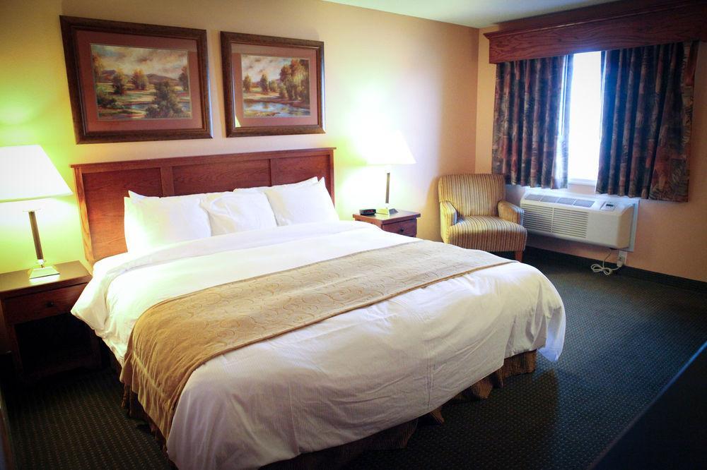 Grandstay Hotel & Suites Perham エクステリア 写真