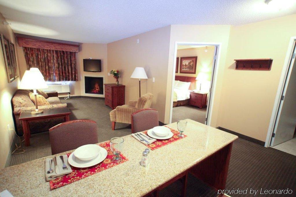 Grandstay Hotel & Suites Perham エクステリア 写真