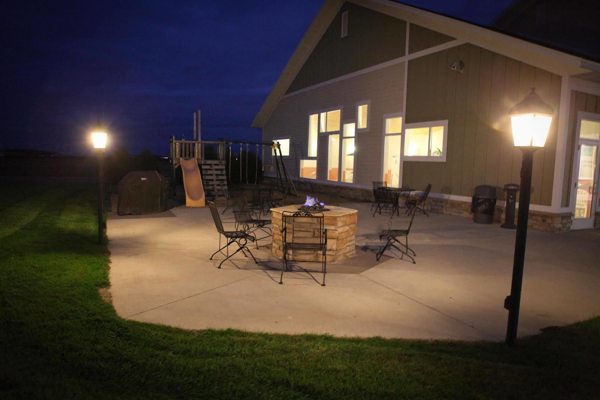 Grandstay Hotel & Suites Perham エクステリア 写真