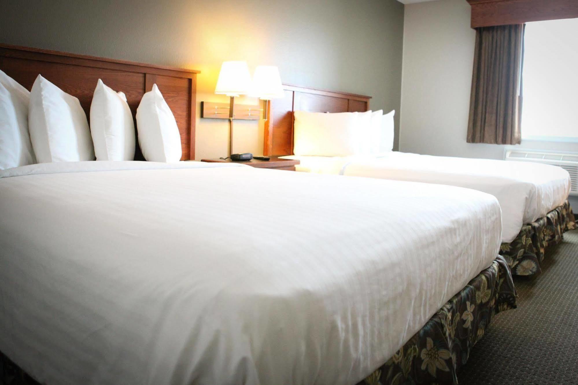 Grandstay Hotel & Suites Perham エクステリア 写真