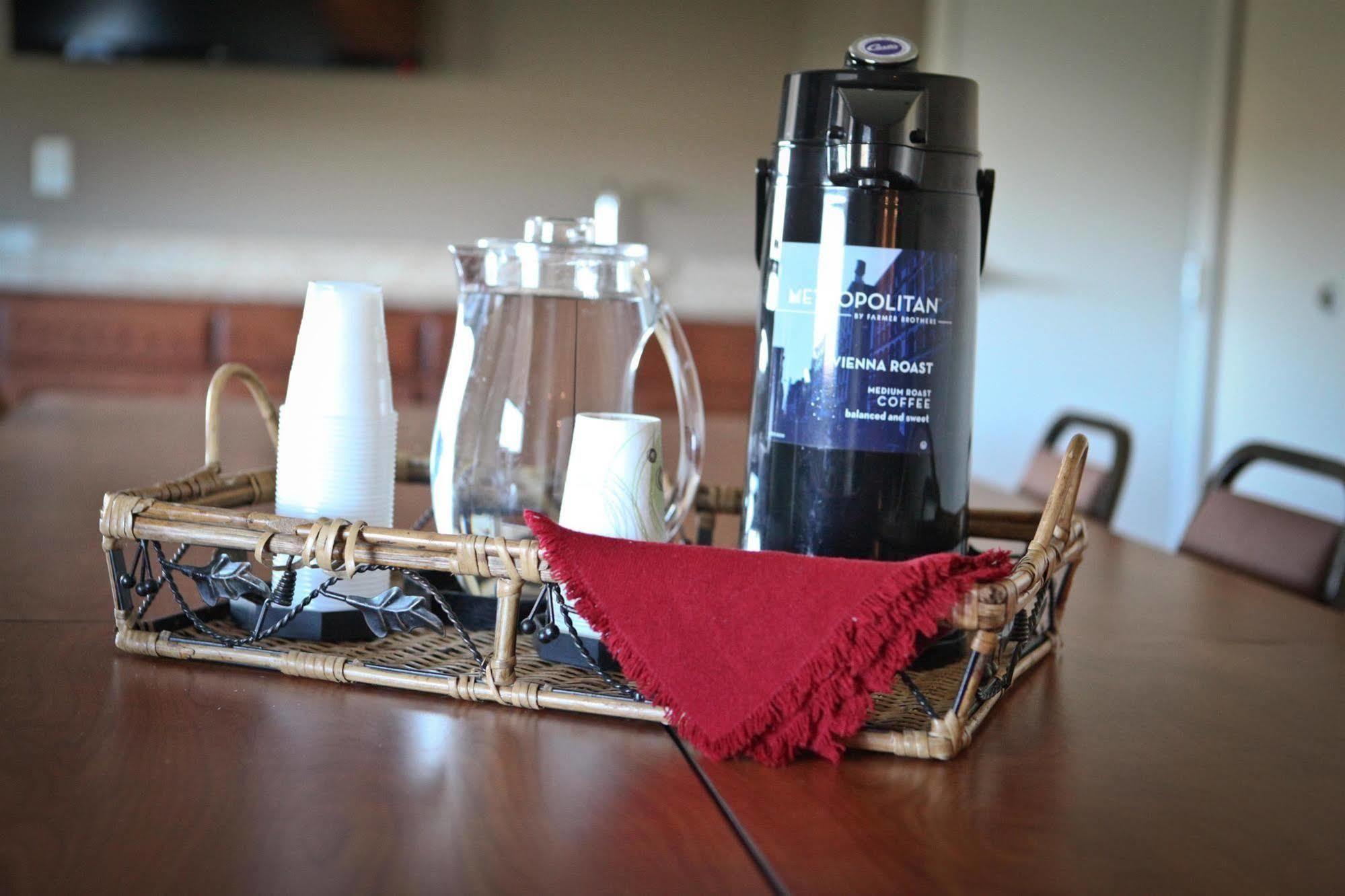 Grandstay Hotel & Suites Perham エクステリア 写真