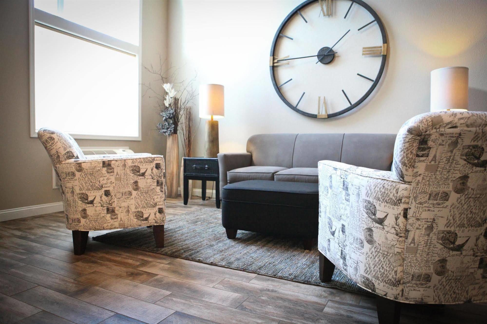 Grandstay Hotel & Suites Perham エクステリア 写真