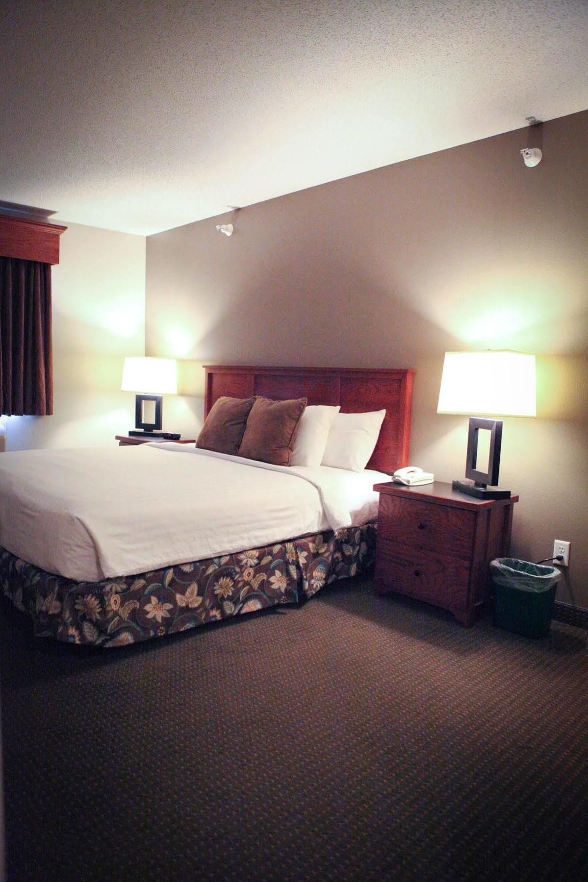 Grandstay Hotel & Suites Perham エクステリア 写真