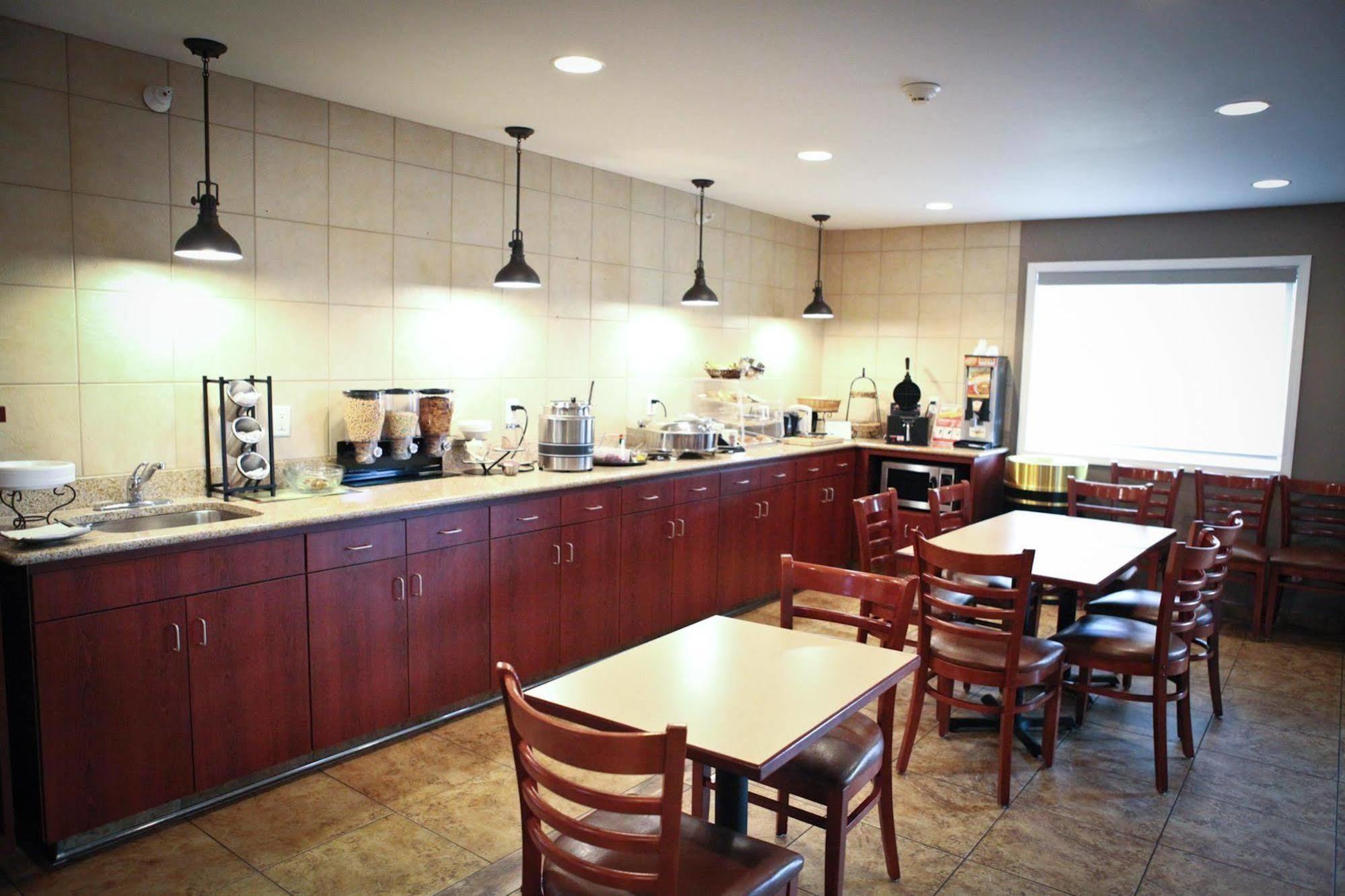 Grandstay Hotel & Suites Perham エクステリア 写真