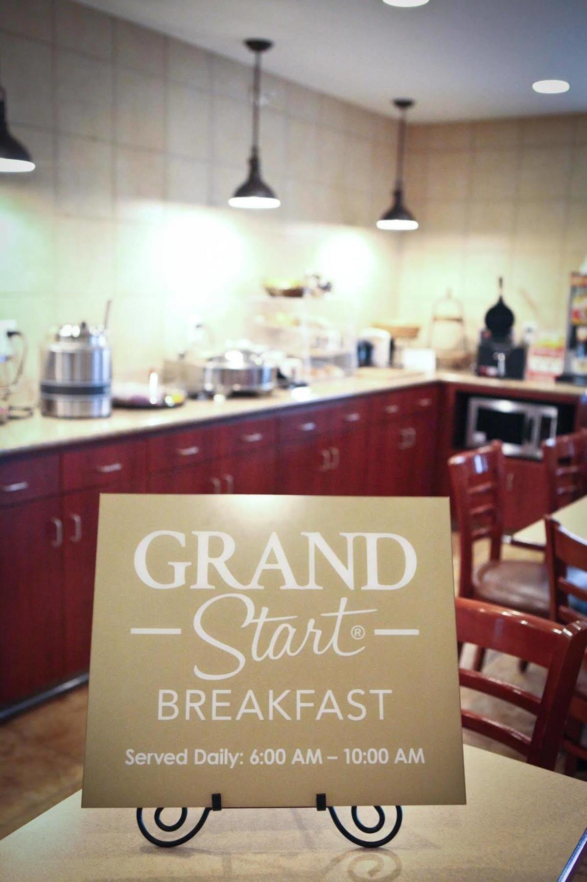 Grandstay Hotel & Suites Perham エクステリア 写真